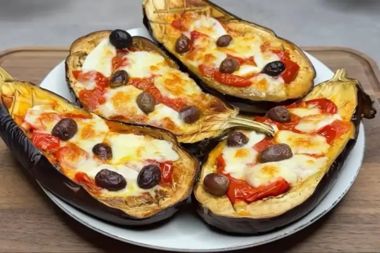 Receita de berinjela ao estilo de restaurante fica pronta sem fritura e com gratinado - Imagem 1