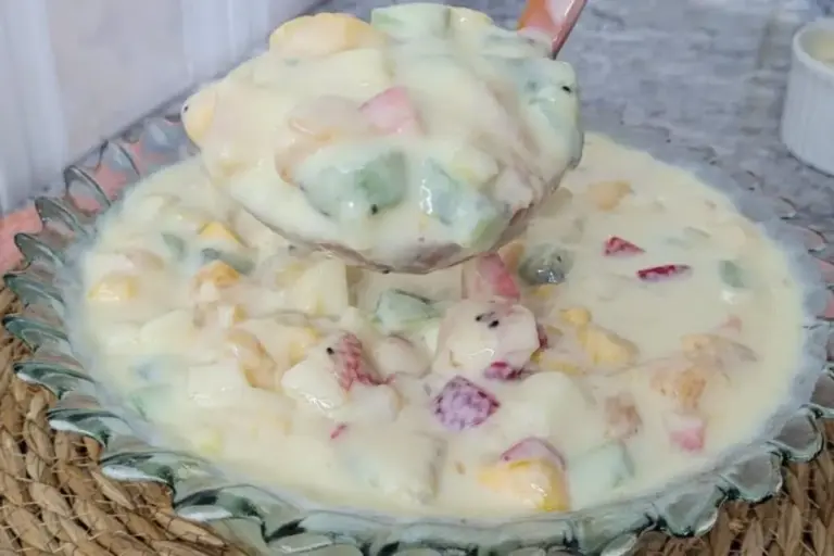 Salada de frutas que não amarga: veja o segredo simples da receita