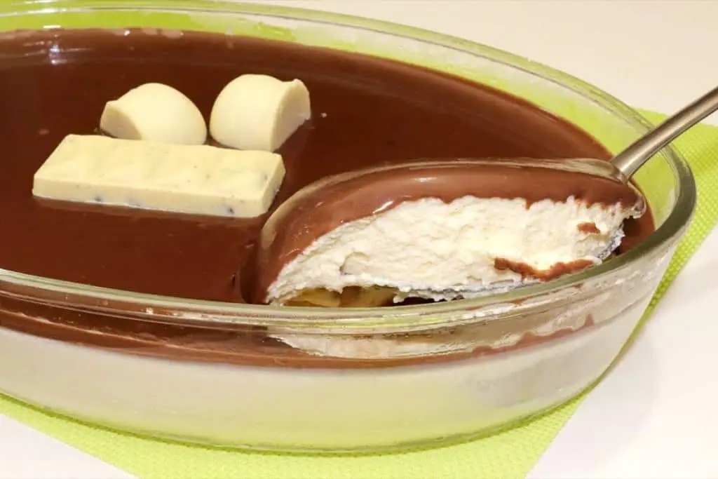 Sobremesa de leite Ninho com chocolate