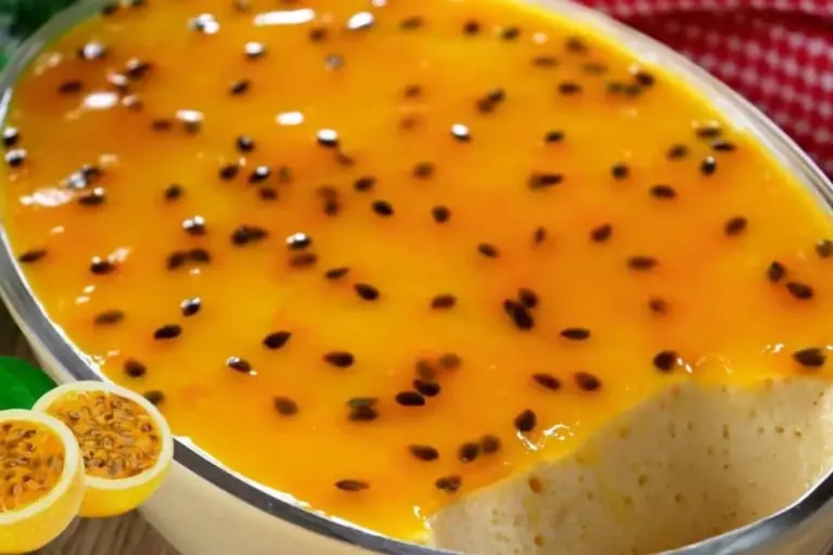 Sobremesa gelada de mousse de maracujá fica pronta no liquidificador e leva 4 a 5 horas para gelar - Imagem 1