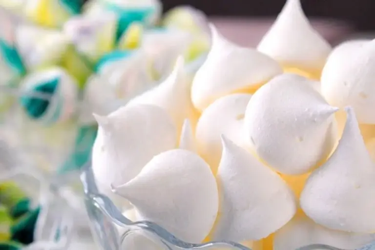 Suspiro caseiro fica sequinho e crocante com receita de 2 ingredientes