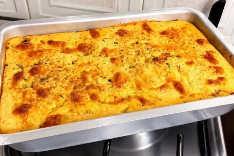 Torta de sardinha com massa fofinha é opção prática para o lanche