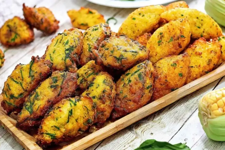 Bolinho de milho verde crocante por fora e macio por dentro ganha destaque como petisco caseiro - Imagem 1