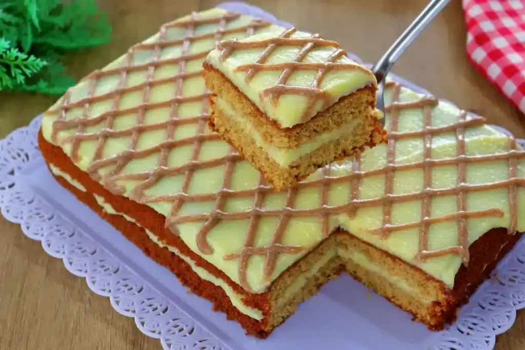 Bolo indiano fácil e delicioso leva massa fofinha e recheio cremoso - Imagem 1