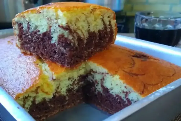 Bolo mesclado fofinho une laranja e chocolate em receita caseira prática - Imagem 1