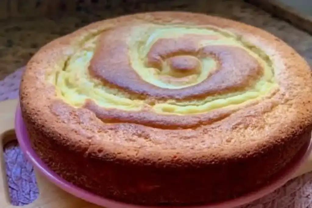Bolo que sai do forno recheado