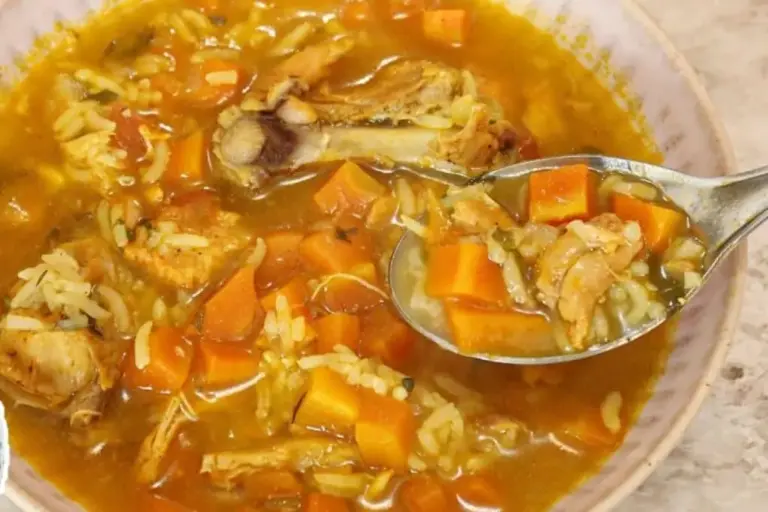 Canja de galinha fácil e rápida: receita fica encorpada, quentinha e saborosa - Imagem 1