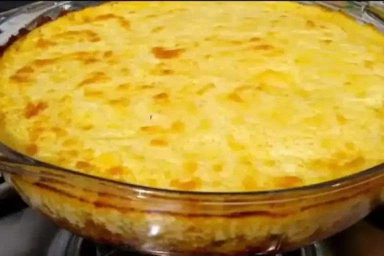 Carne moída gratinada com creme de milho fica pronta em minutos e ganha queijo derretido - Imagem 1