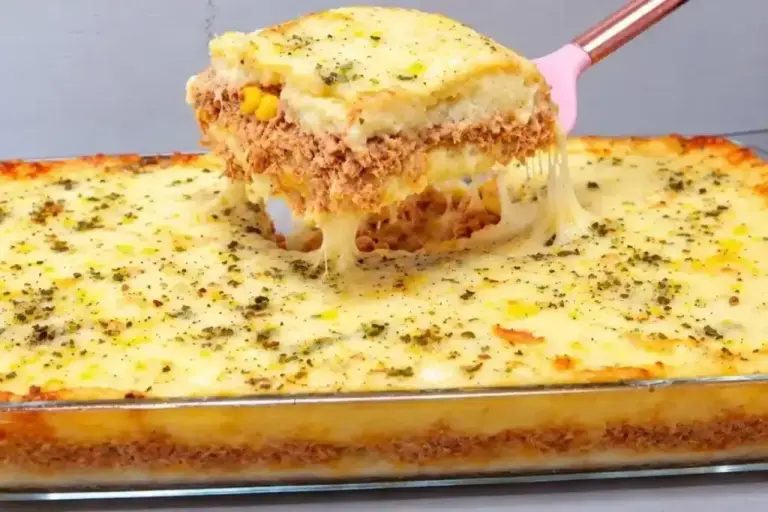 Escondidinho de frango super recheado ganha creme de batata e gratinado dourado - Imagem 1
