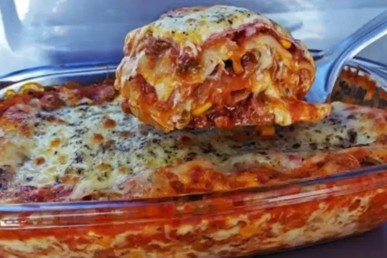 Lasanha de domingo cremosa rende bastante e leva carne moída, presunto e muçarela - Imagem 1