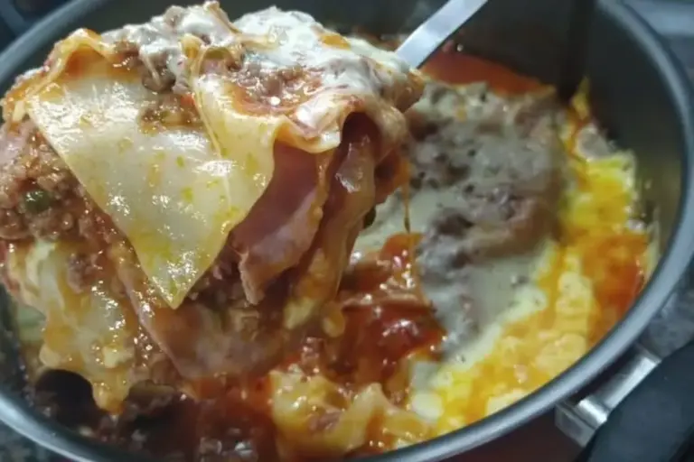 Lasanha de panela fica pronta no fogão e dispensa forno