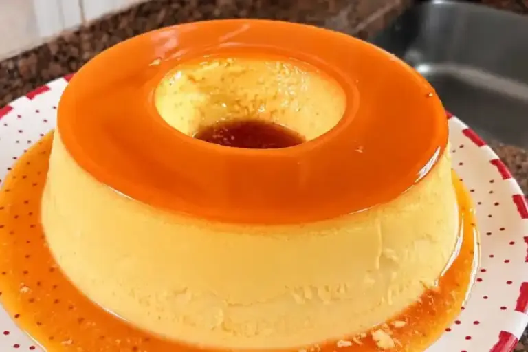 Pudim de leite condensado sem furinho fica cremoso e fácil de preparar