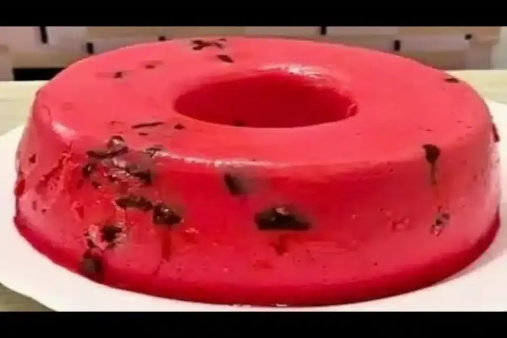 Pudim tentação: receita cremosa com morango e chocolate fica pronta sem complicação - Imagem 1