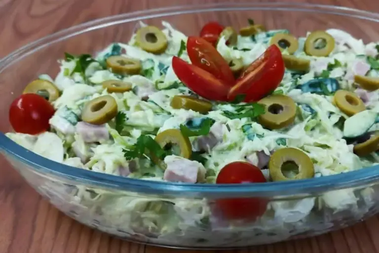 Salada refrescante de repolho com pepino fica crocante e leve para o dia a dia - Imagem 1