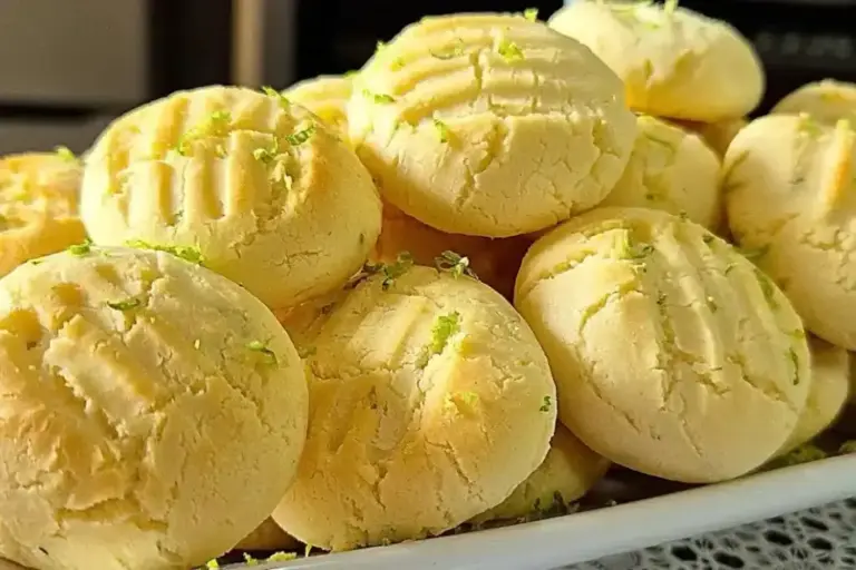 Sequilhos de limão: receita fácil rende biscoitinhos leves que derretem na boca