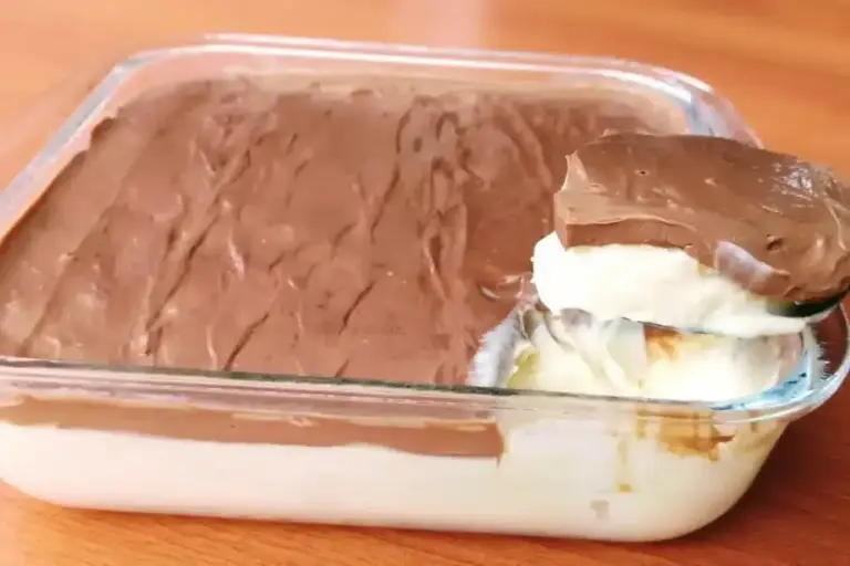 Sobremesa de 5 minutos: receita rápida leva creme de abacaxi e ganache de chocolate