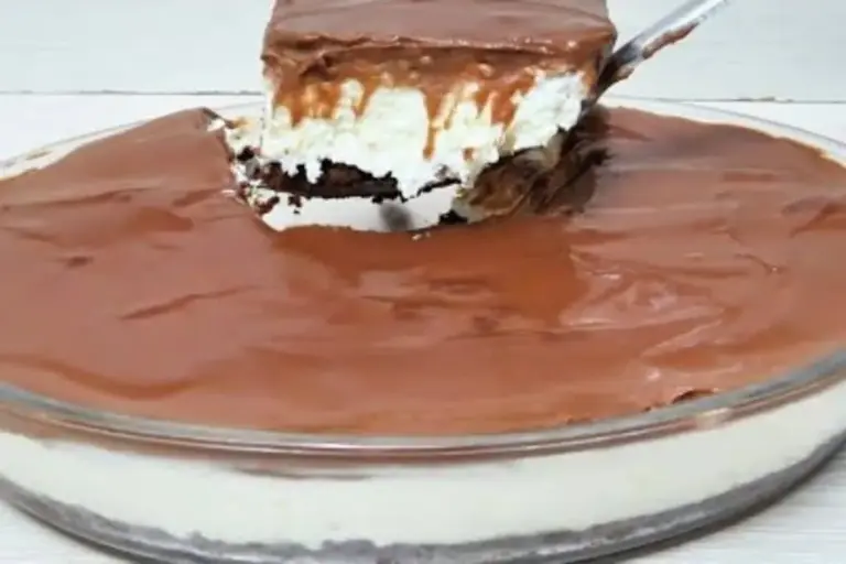 Sobremesa de coco com chocolate ganha versão cremosa e fácil de preparar