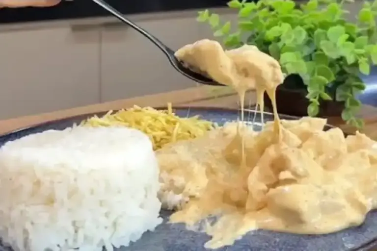 Strogonoff 4 queijos: veja a receita cremosa e prática com frango - Imagem 1