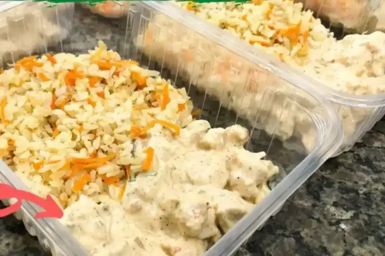 Strogonoff de frango fit leva arroz integral e batata chips em versão leve e rápida - Imagem 1