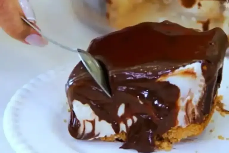 Torta cremosa sem gelatina e sem ovos ganha destaque pela praticidade